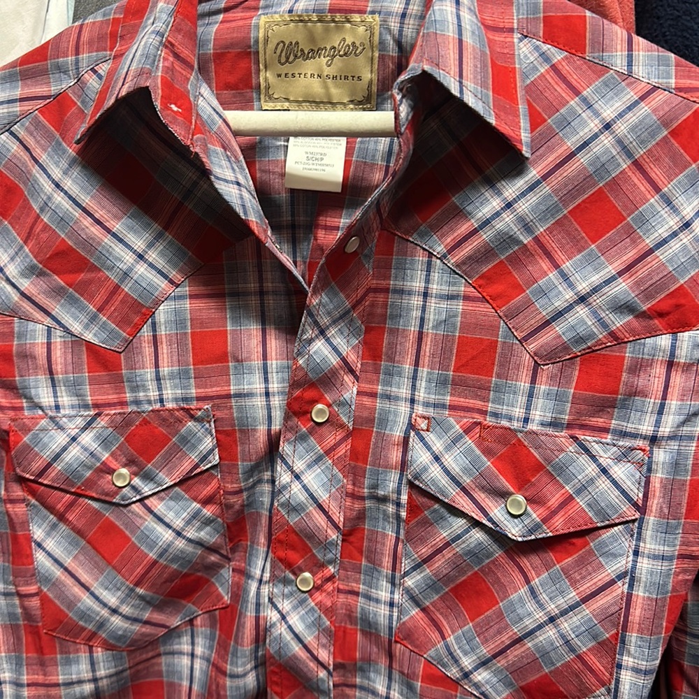 Wrangler, button snap, small. Classic that goes with everything.